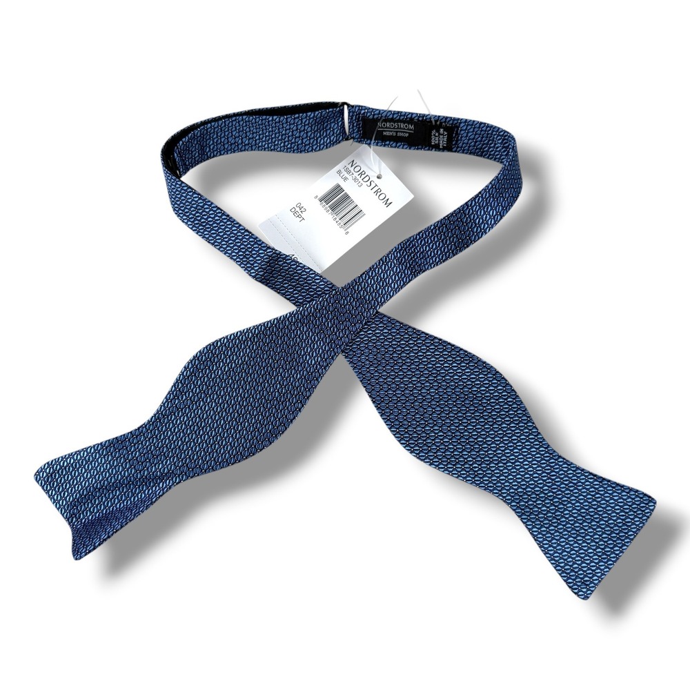 NWT Nordstrom Bow Tie Mens Blue Geometric 100% Silk Self-Tie Made in Italy